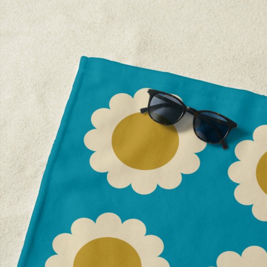 Serviette De Plage Fleurs de Pop Retro Motif Turquoise Personnalisé (En situation)