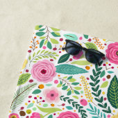 Serviette De Plage Fleurs de printemps roses et vertes (En situation)