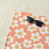 Serviette De Plage Fleurs de style rétro sur arrière - plan orange (En situation)