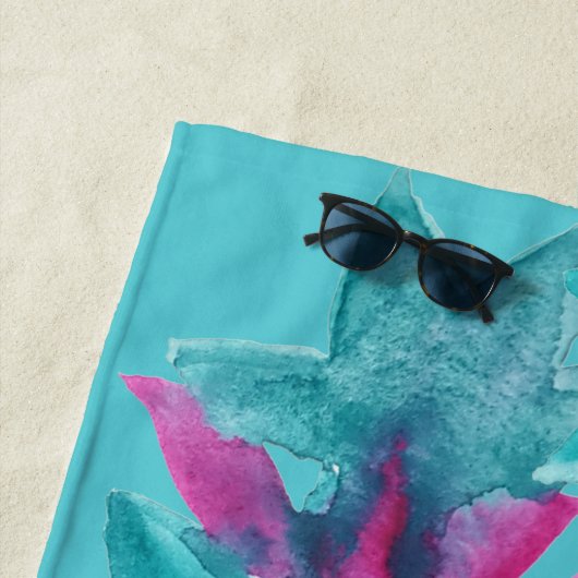 Serviette De Plage Fleurs hawaïennes Abstraites turquoise rose (En situation)
