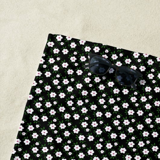 Serviette De Plage Fleurs joyeuses noires (En situation)