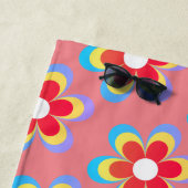 Serviette De Plage Fleurs les années 70 personnalisées rétro (En situation)