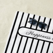 Serviette De Plage Fleurs noires et blanches avec bandes (En situation)