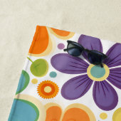 Serviette De Plage Fleurs rétro Lilac orange et vert (En situation)