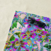 Serviette De Plage Fleurs sauvages rétro violet, vert et bleu sur ros (En situation)
