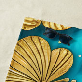 Serviette De Plage Fleurs turquoises et or Nom personnalisé (En situation)