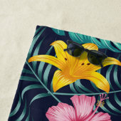 Serviette De Plage Fleuve Tropical Marine Et Hibiscus Rose (En situation)