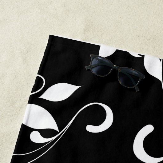 Serviette De Plage Floral noir et blanc (En situation)