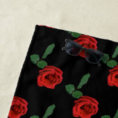 Serviette de plage Floral Rose simple rouge (En situation)
