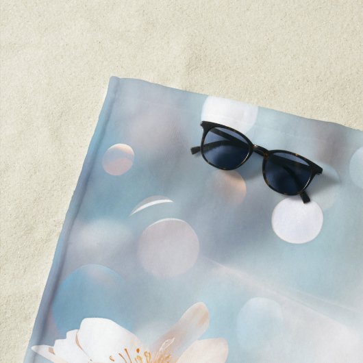 Serviette de plage florale de Pêche blanche (En situation)