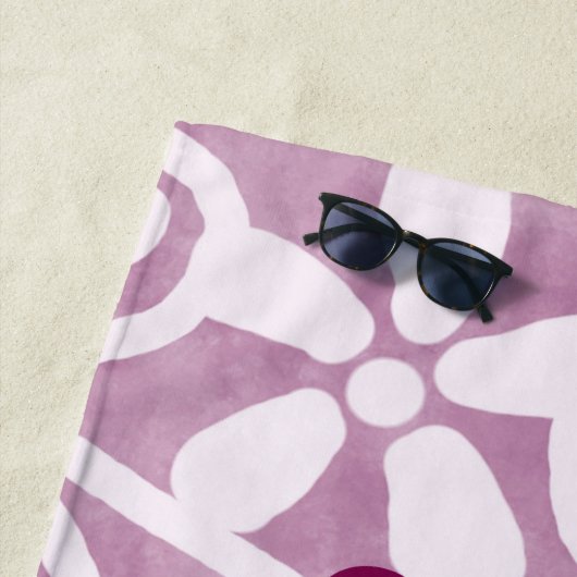 Serviette De Plage Flowers Swirls Pink White Pattern Personalized (En situation)