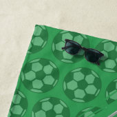 Serviette De Plage Footballeuse Cool personnalisée (En situation)
