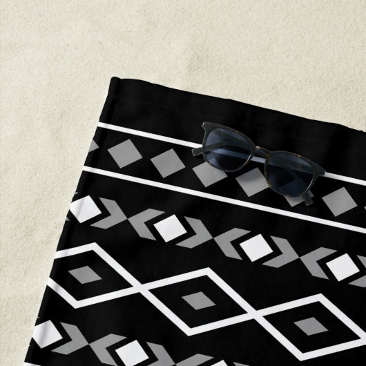 Serviette De Plage Formes Aztec Motif gris noir (En situation)