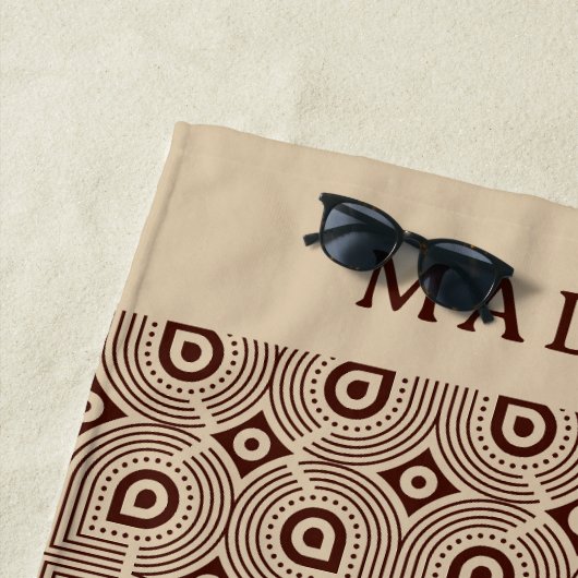 Serviette De Plage Formes Géométriques Beiges Et Brown (En situation)