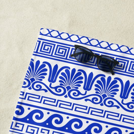 Serviette De Plage Fret grec, Motif méditerranéen, Bleu (En situation)