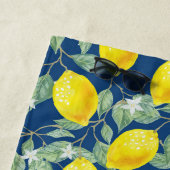 SERVIETTE DE PLAGE FRUITS DE CITRON DANS LE BLEU CAMPAGNE (En situation)