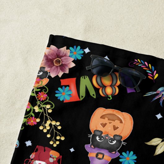 Serviette De Plage Fun Casquette violet Catoween, mignon Citrouille o (En situation)