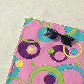 Serviette de plage Funky Pink Circles (En situation)