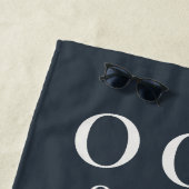 Serviette De Plage Funny Custom Navy Blue White OOO Minimalist Men  (En situation)