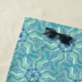 Serviette de plage « Galets et Empreintes » (En situation)