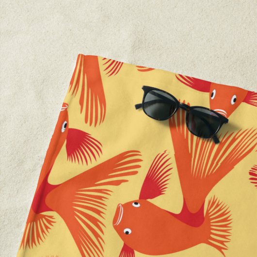 Serviette de plage "Glorious Goldfish" (En situation)