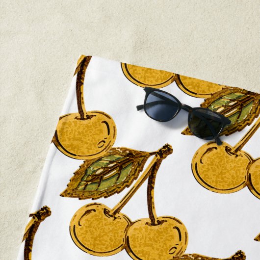 Serviette De Plage Golden Metallic Cherries Pattern (En situation)