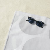 Serviette De Plage Golf Ball Texture & Club Premier Monogramme (En situation)