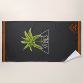 Serviette De Plage "Good Vibes Triangle Design avec Palm Tree" (Devant)