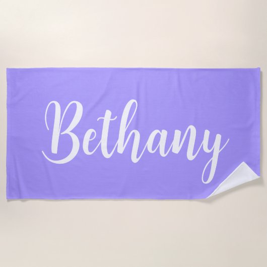 Serviette De Plage Grand nom en blanc sur Lavender (Devant)
