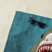 Serviette De Plage Grande Attaque de requin blanc Funny Poisson Nouve (En situation)