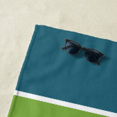 Serviette De Plage Grandes bandes en bleu et vert avec Monogrammes (En situation)