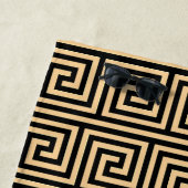 Serviette De Plage Grec Meander Carré Motif principal Brown (En situation)