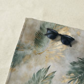 Serviette De Plage Green Glam Chic Gold White Feuilles tropicaux (En situation)