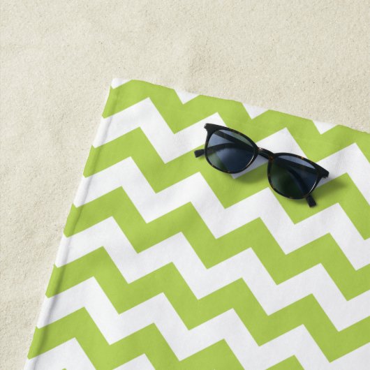 Serviette De Plage Green Zigzag, Green Chevron, Motif géométrique (En situation)