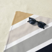 Serviette De Plage Gris, Noir et Tan n (En situation)