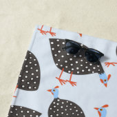Serviette De Plage Guinée Fowl mignon Motif d'oiseaux (En situation)