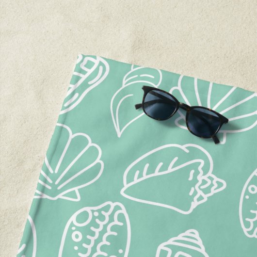 Serviette De Plage Hand-drawn Shell Patterned Beach Towel (En situation)