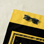 Serviette De Plage Harry Potter | Bannière Monogramme Hufflepuff (En situation)