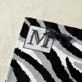Serviette De Plage Heure d'été de luxe Monogramme Tiger Argent (En situation)