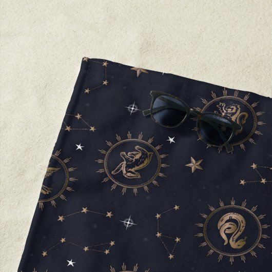 Serviette De Plage Hogwarts House Crest Motif de constellation (En situation)