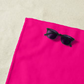 Serviette De Plage Hot Pink - vous chic monogramme (En situation)