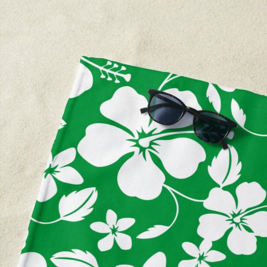 SERVIETTE DE PLAGE HULA HAÏIENNE (HIBISCUS) VERT (En situation)