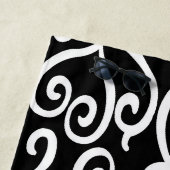 Serviette De Plage Impression Coeur noir et blanc (En situation)