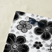 Serviette De Plage Impression florale noire et blanche (En situation)