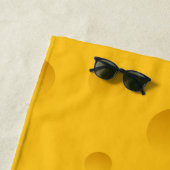 Serviette De Plage Impression personnalisée de fromage jaune suisse (En situation)