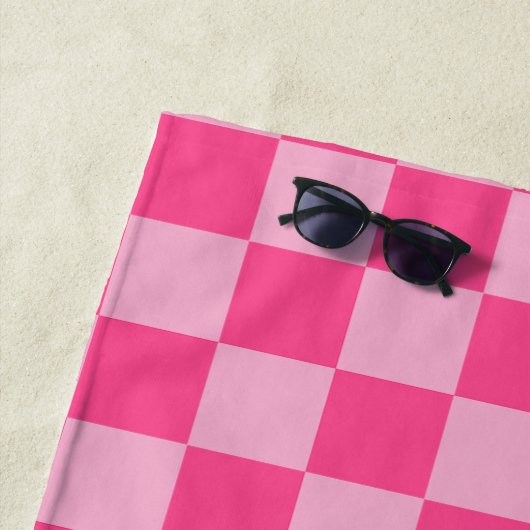 Serviette De Plage Imprimé à carreaux rose (En situation)