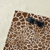 Serviette de plage imprimé girafe (En situation)