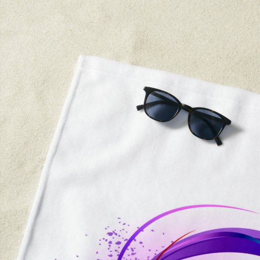 Serviette De Plage Infinity with purple feather (En situation)