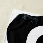 Serviette De Plage Into Deep : Abstrait noir & blanc (En situation)