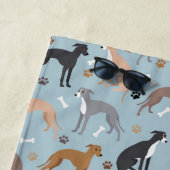 Serviette de plage italienne Greyhound Dog Bones a (En situation)